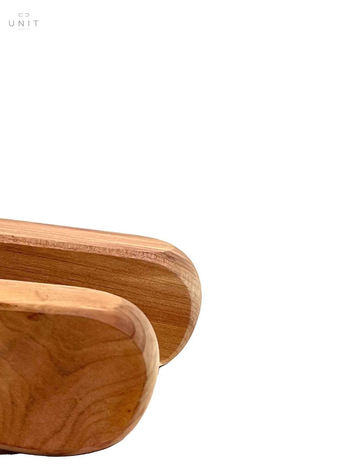 コロニル、杉の木から作られたシューツリー