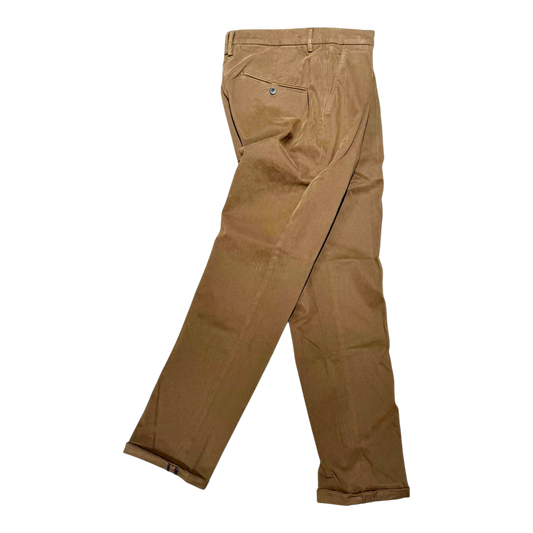 Never Laundry Chino dunkelbeige mit Bundfalte